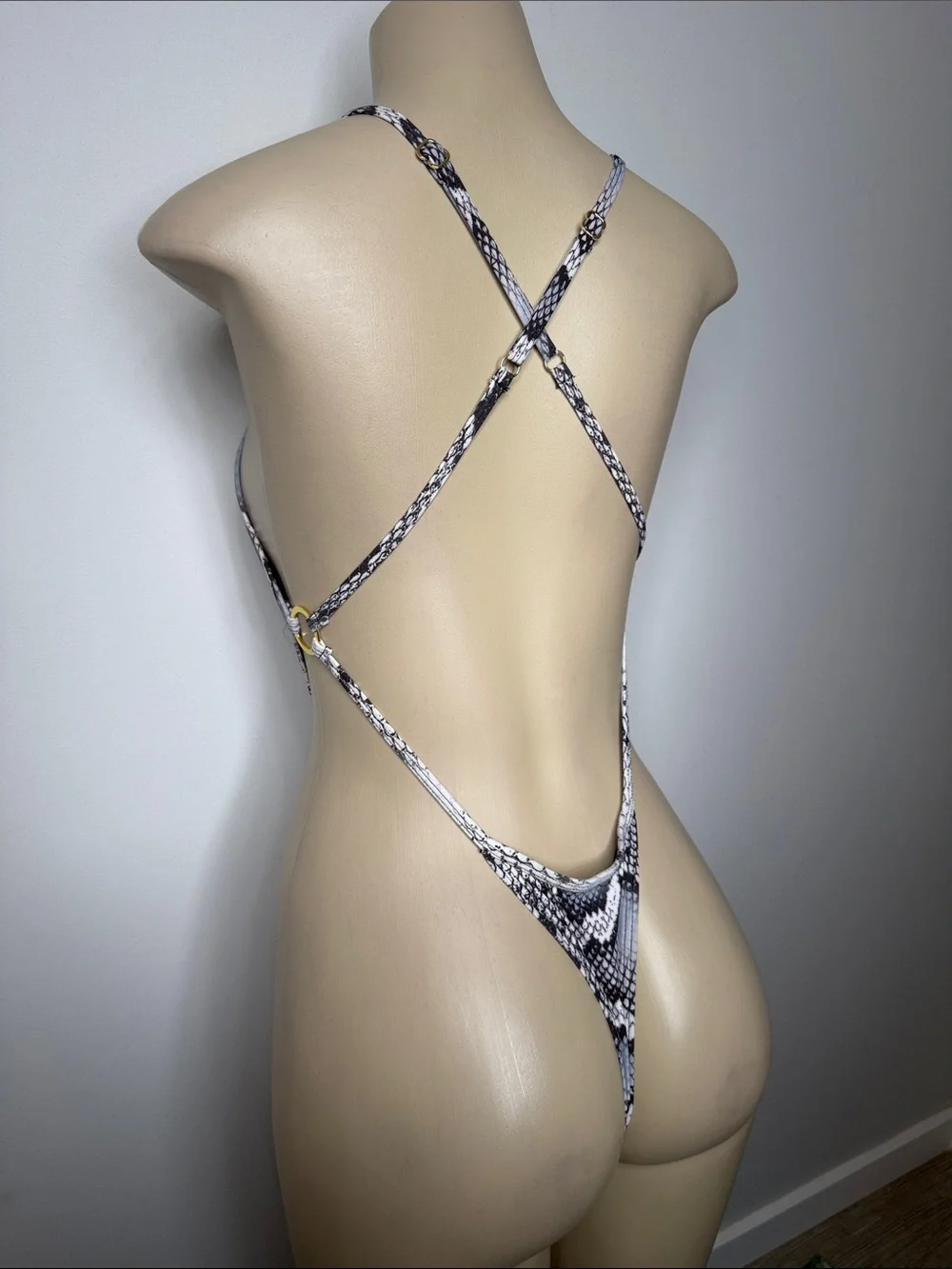 High-Cut Snake Print One-Piece Swimsuit - Black & White